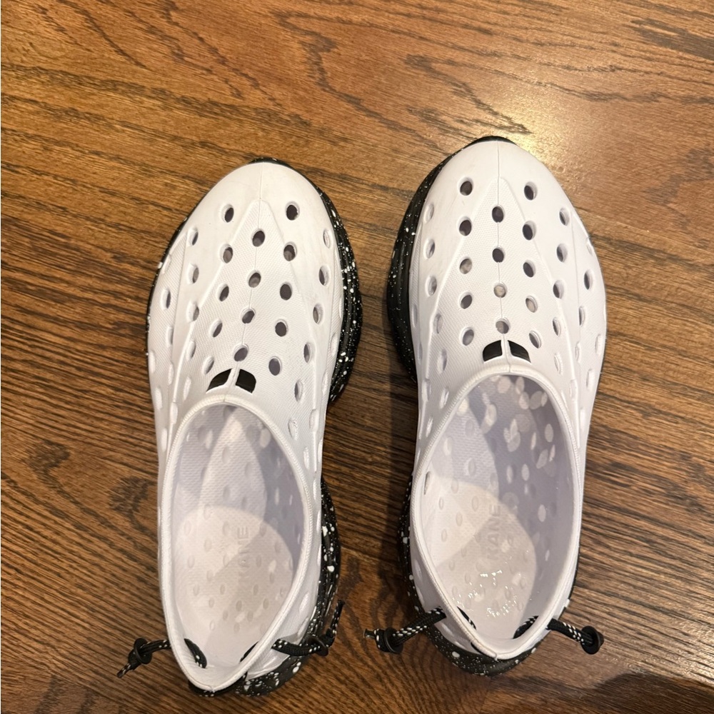 Kids' White and Black Water Shoes